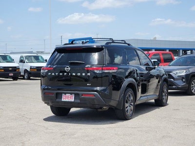 2022 Nissan Pathfinder SV