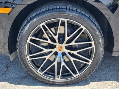 2023 Porsche Macan Base