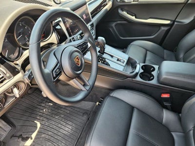 2023 Porsche Macan Base