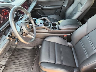 2025 Porsche Cayenne GTS