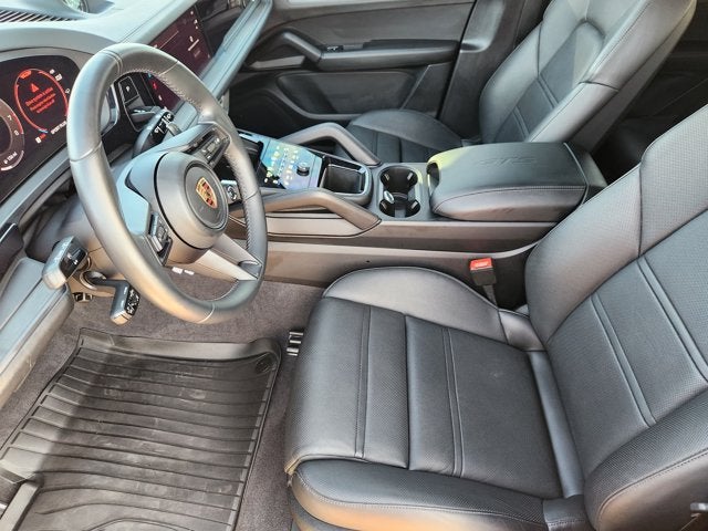 2025 Porsche Cayenne GTS