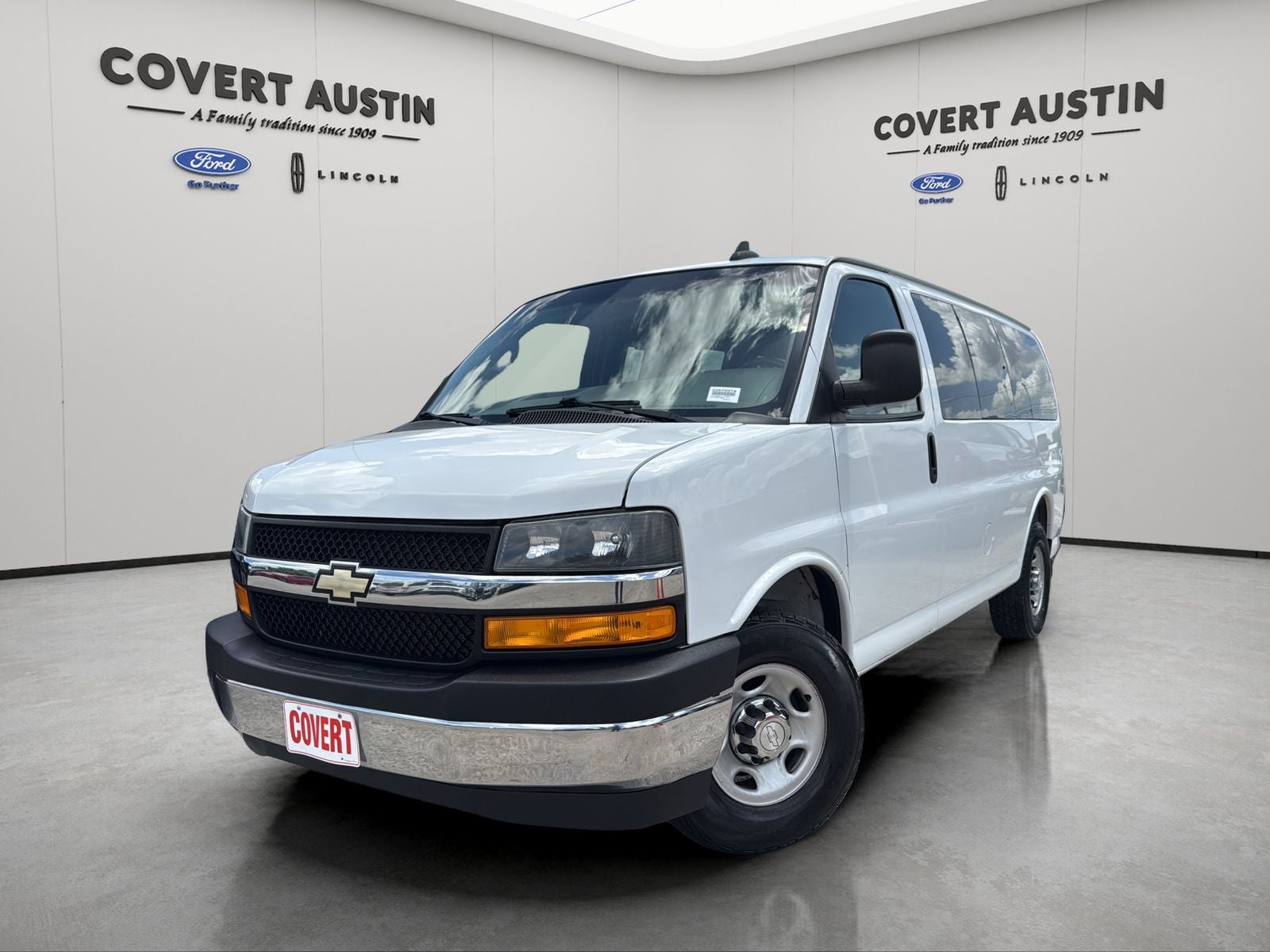 Used 2018 Chevrolet Express Passenger LT with VIN 1GAZGMFP1J1259681 for sale in Hutto, TX