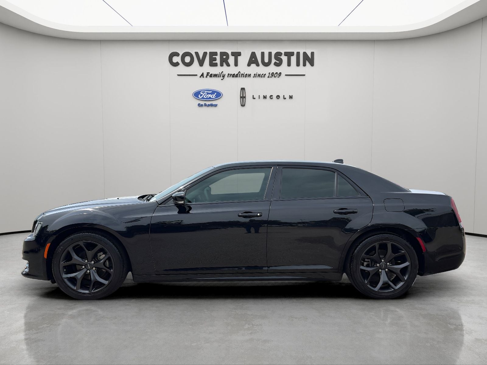 2023 Chrysler 300 Touring