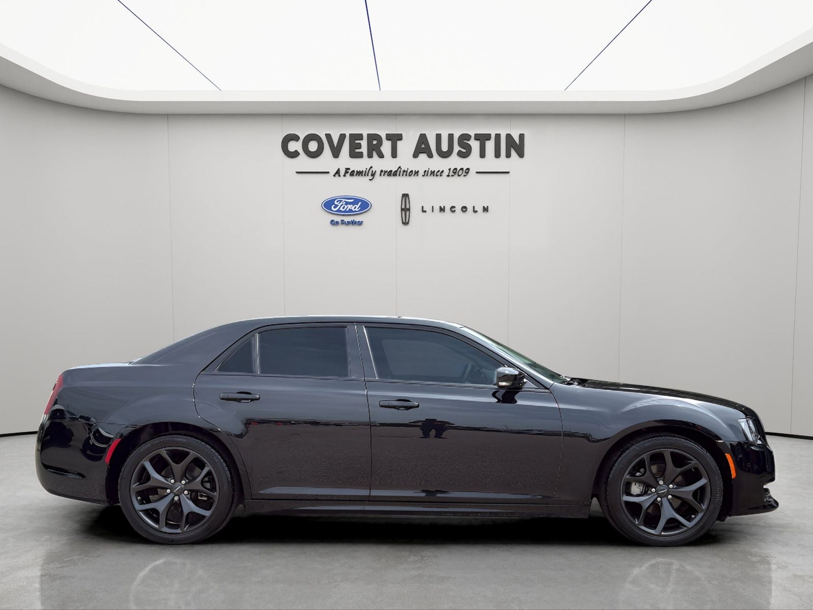 2023 Chrysler 300 Touring