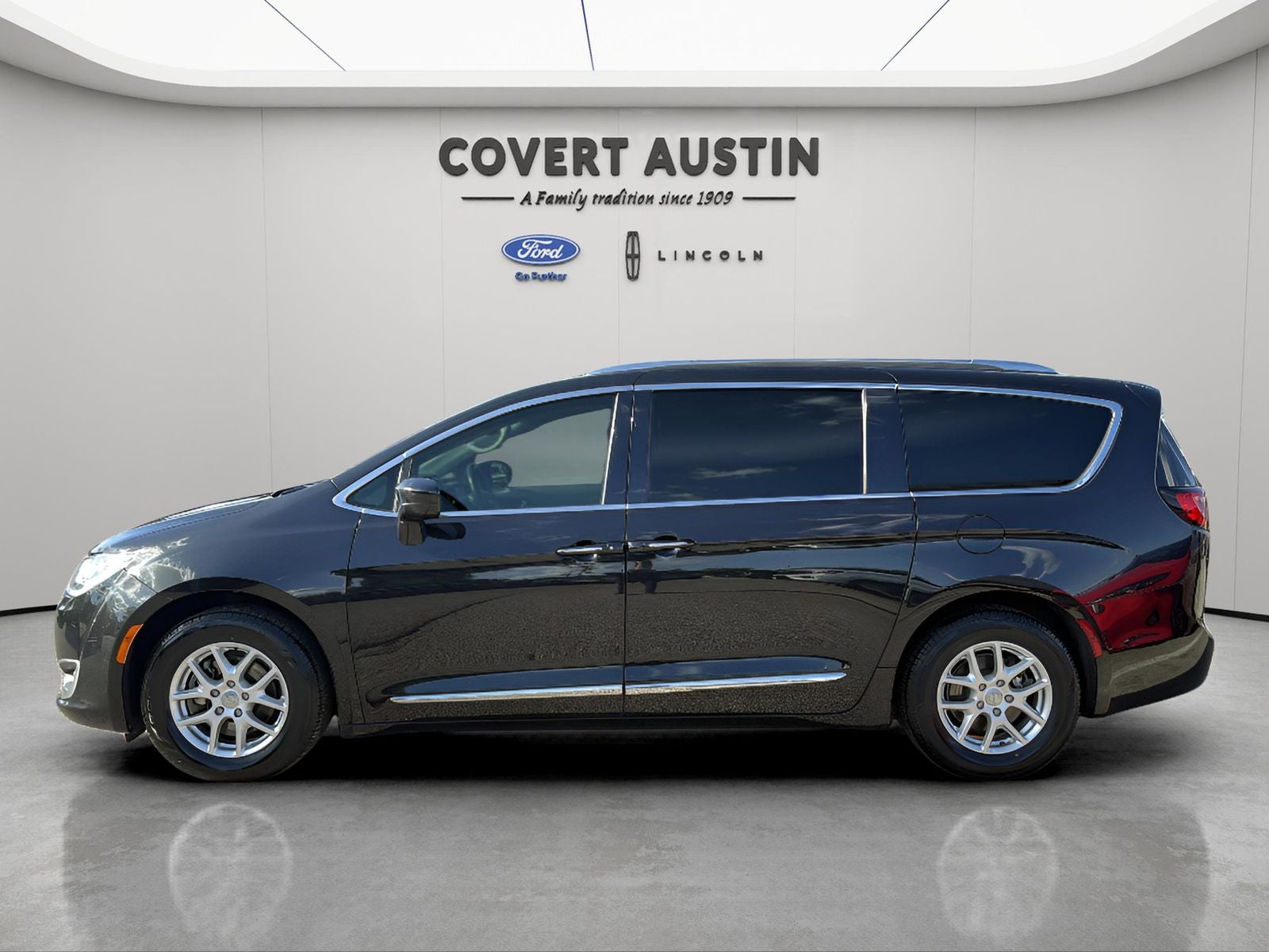 Used 2020 Chrysler Pacifica Touring L with VIN 2C4RC1BG6LR275414 for sale in Hutto, TX