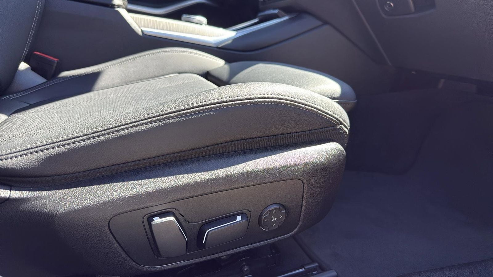 2025 BMW 3 Series 330i xDrive