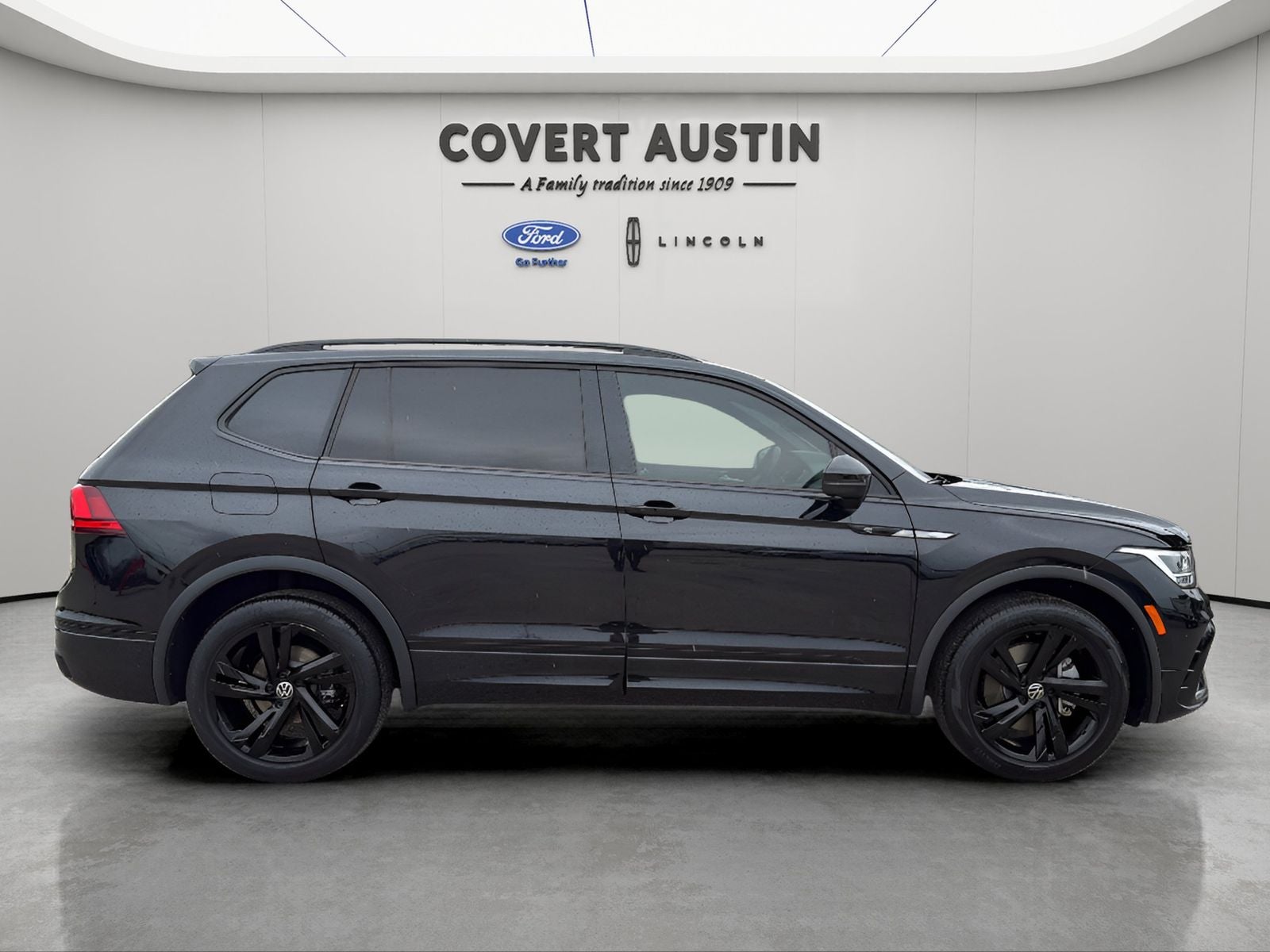 2023 Volkswagen Tiguan 2.0T SE R-Line Black