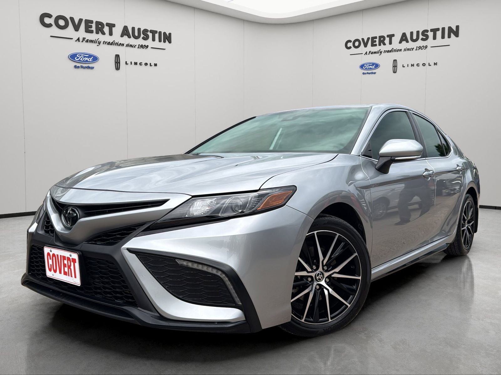 2023 Toyota Camry SE's photo