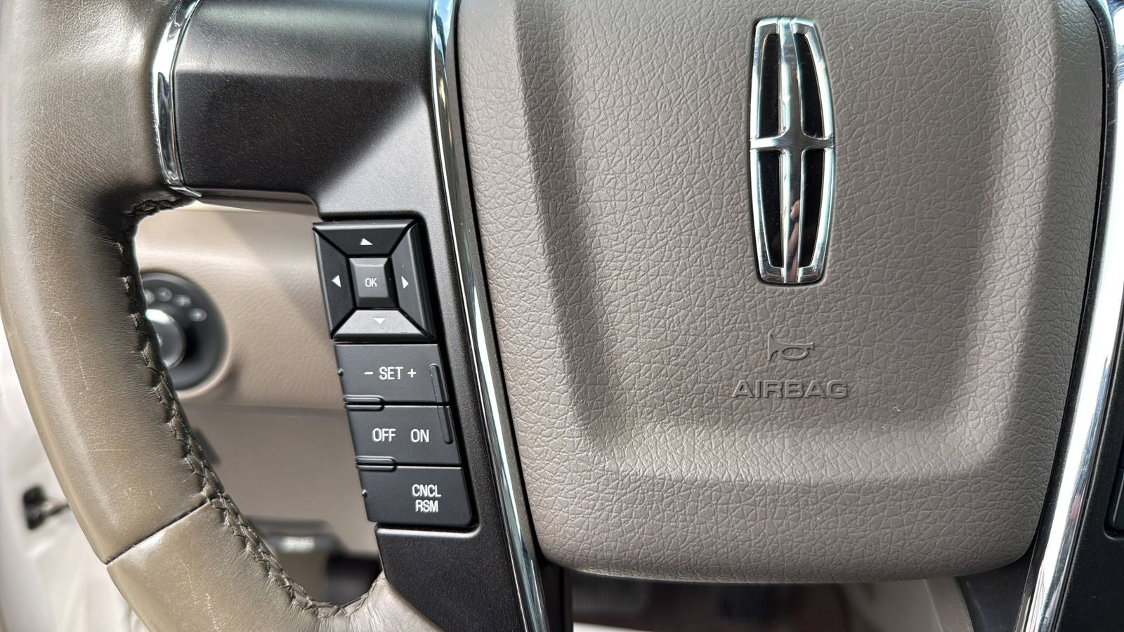 2017 Lincoln Navigator Select