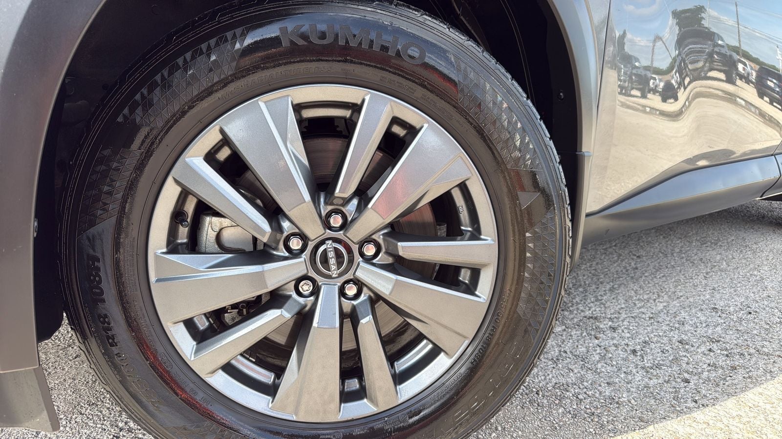 2024 Nissan Pathfinder SV