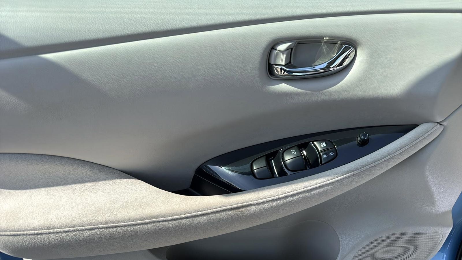 2011 Nissan Leaf SL