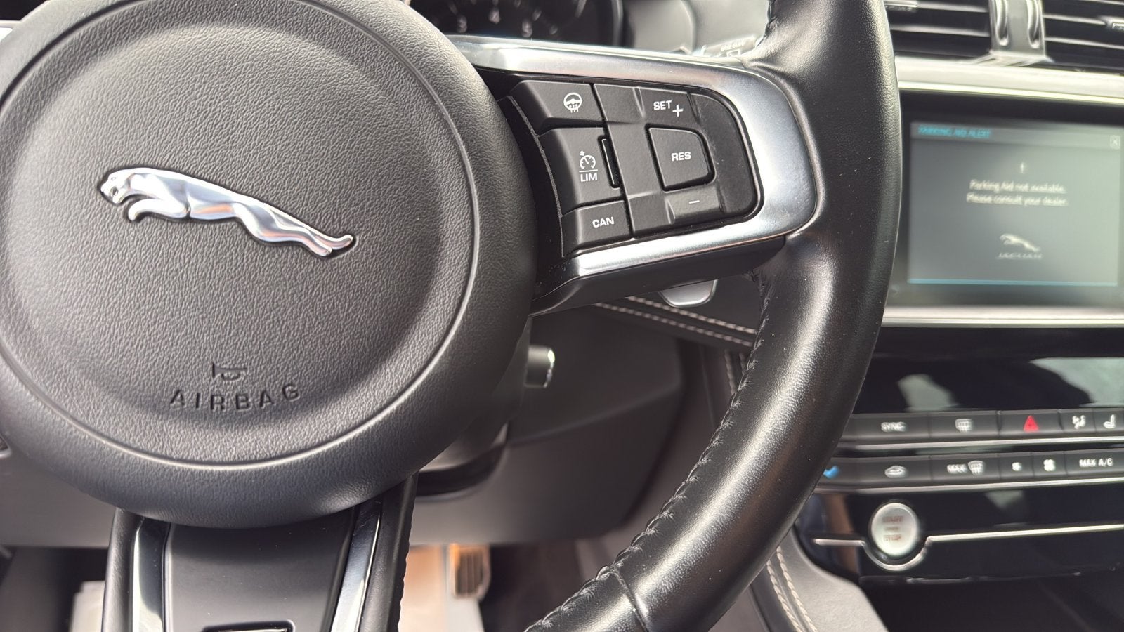 2018 Jaguar F-PACE 30t R-Sport