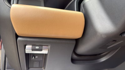 2025 Land Rover Defender 110 V8