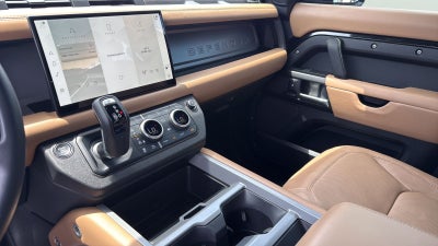 2025 Land Rover Defender 110 V8