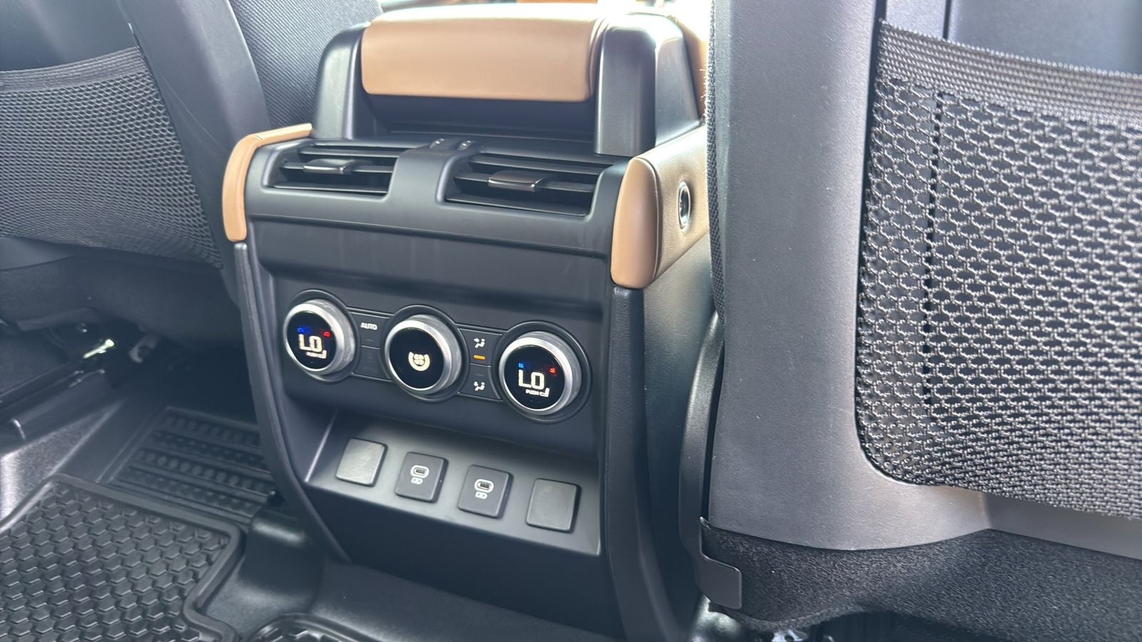 2025 Land Rover Defender 110 V8