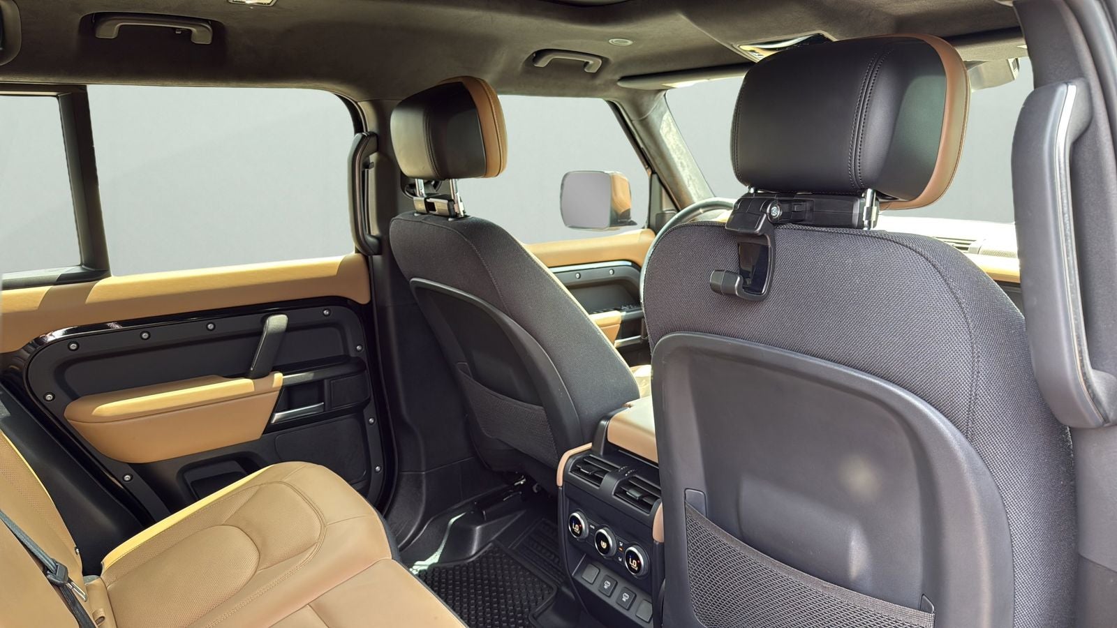 2025 Land Rover Defender 110 V8