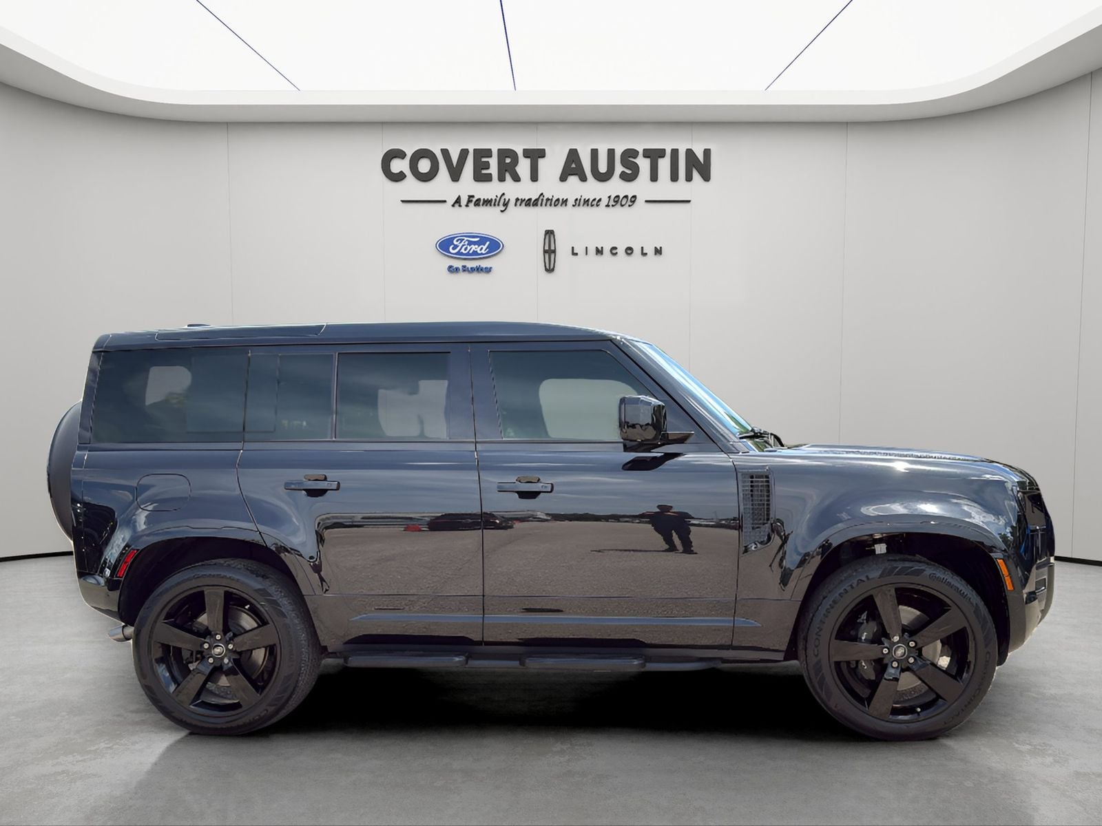 2025 Land Rover Defender 110 V8