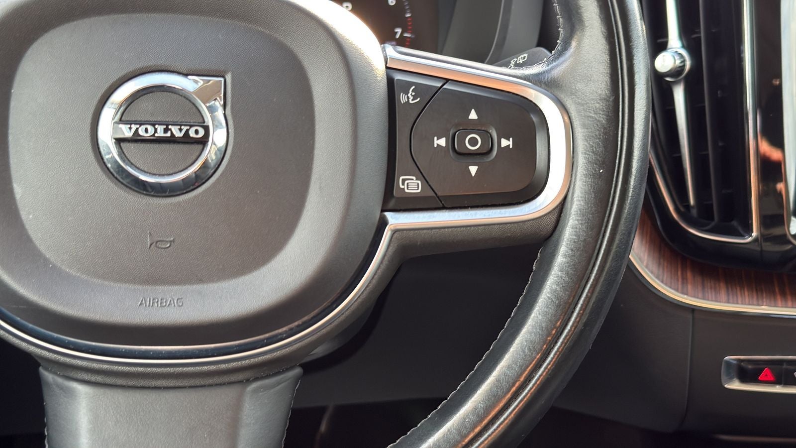 2021 Volvo XC60 T5 Momentum
