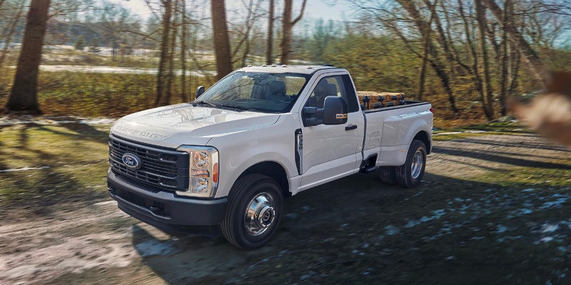 2025-ford-super-duty-front-exterior-white